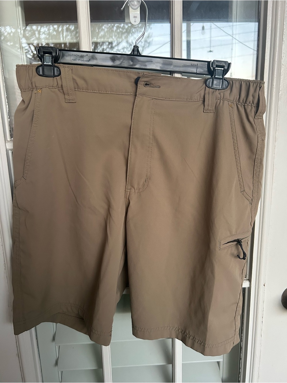 Wrangler Tan Cargo Shorts with Zip Pocket